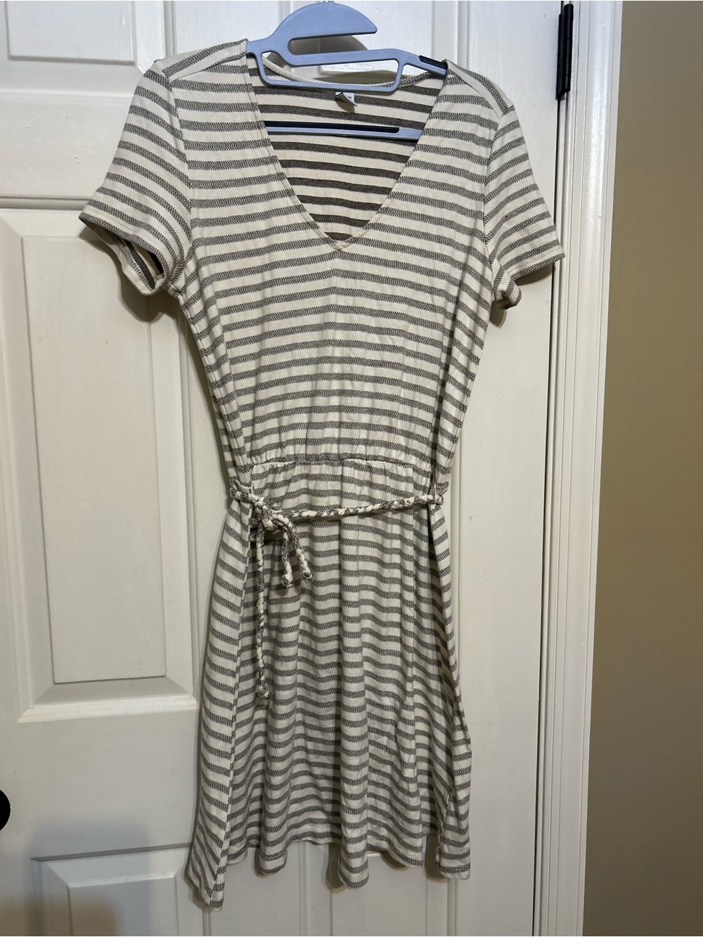 Old navy womens size small striped dress.